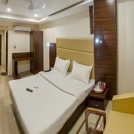 Hotel Kalpana Palace Ujjain Esterno foto